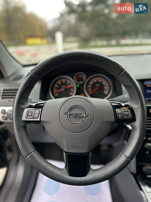 Универсал Opel Astra 2009 в Луцке