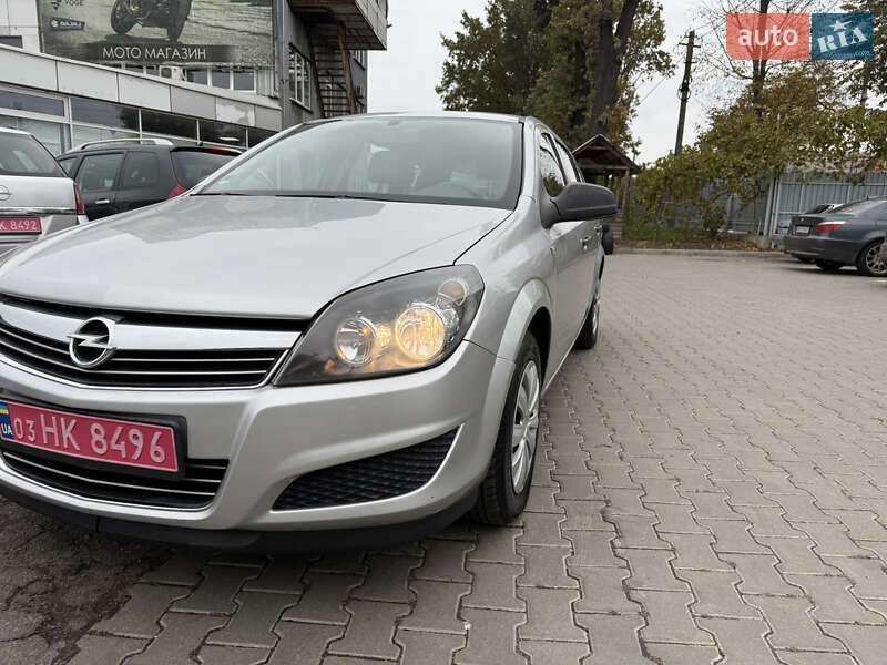 Універсал Opel Astra 2010 в Вінниці
