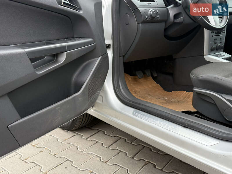 Універсал Opel Astra 2010 в Вінниці