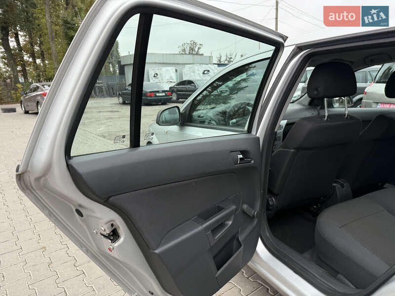 Універсал Opel Astra 2010 в Вінниці