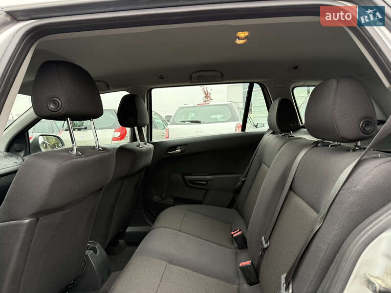 Універсал Opel Astra 2010 в Вінниці