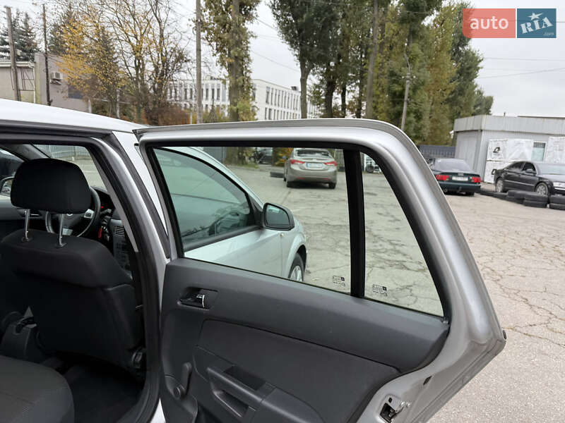 Універсал Opel Astra 2010 в Вінниці