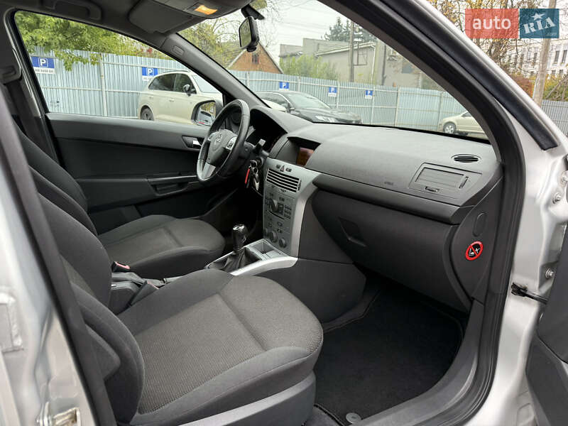 Універсал Opel Astra 2010 в Вінниці