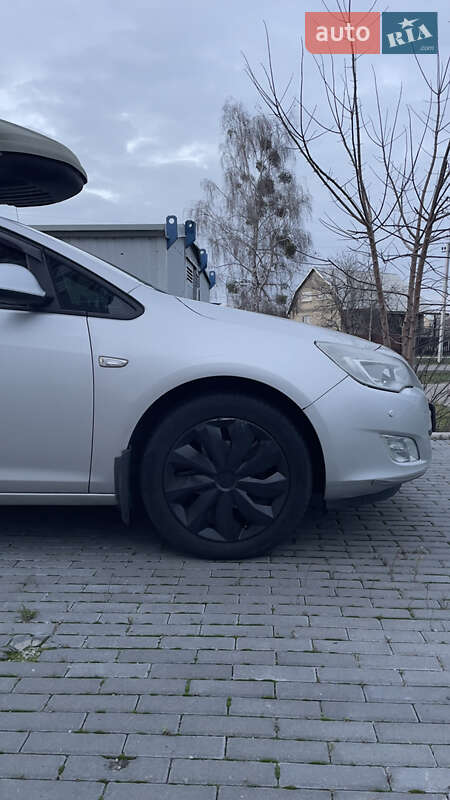 Хетчбек Opel Astra 2011 в Києві