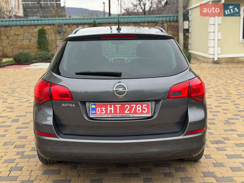 Універсал Opel Astra 2011 в Могилів-Подільському