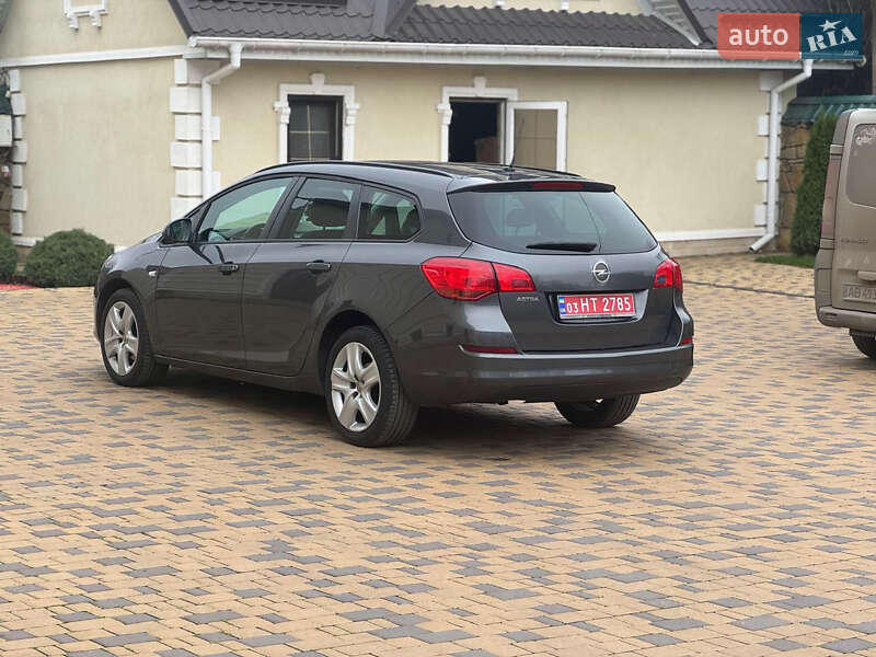 Універсал Opel Astra 2011 в Могилів-Подільському