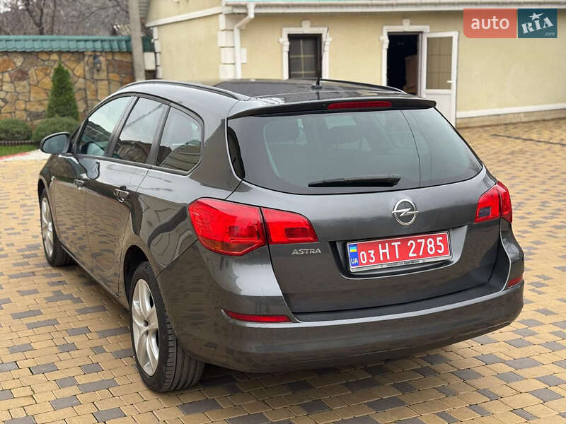 Універсал Opel Astra 2011 в Могилів-Подільському