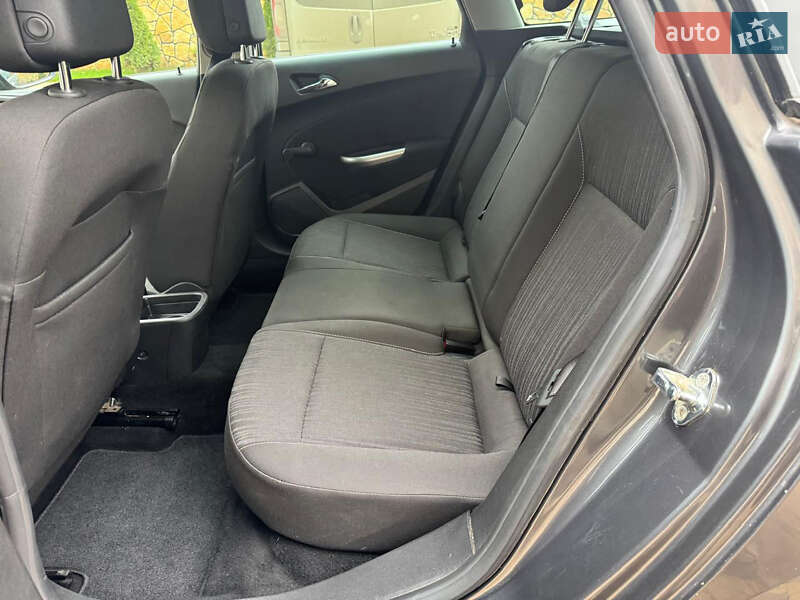 Універсал Opel Astra 2011 в Могилів-Подільському