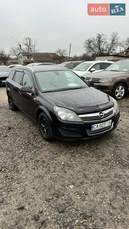 Універсал Opel Astra 2010 в Смілі