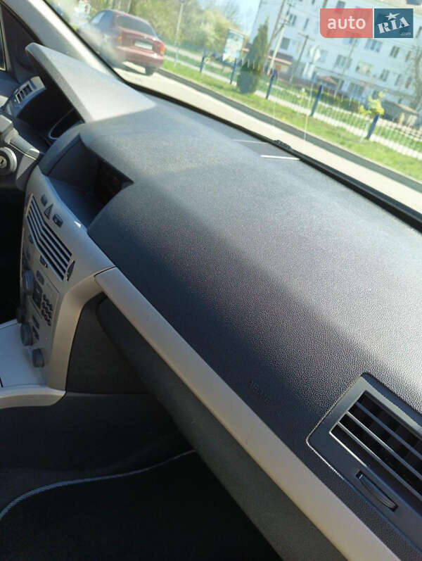 Универсал Opel Astra 2007 в Староконстантинове