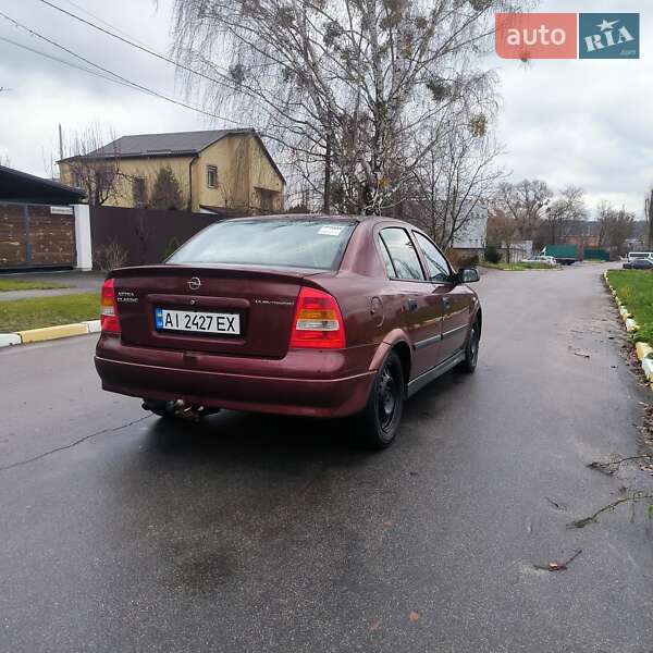 Седан Opel Astra 2006 в Бучі