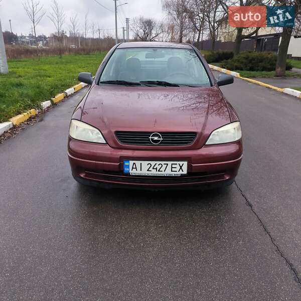 Седан Opel Astra 2006 в Бучі