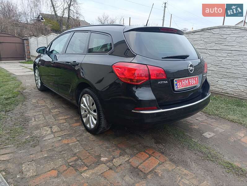Універсал Opel Astra 2012 в Гощі