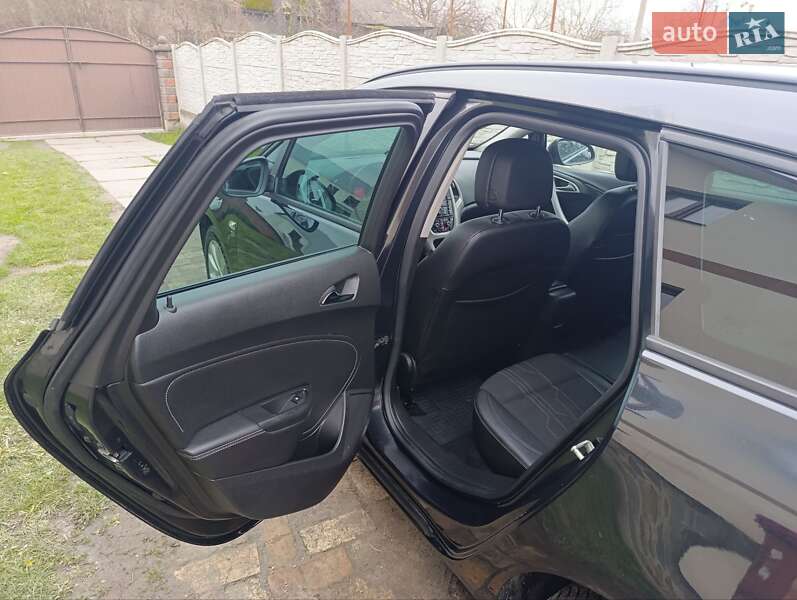 Універсал Opel Astra 2012 в Гощі