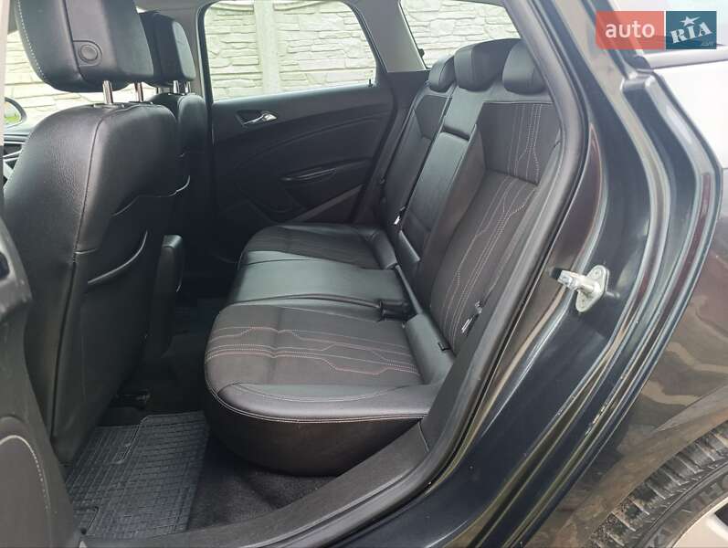 Універсал Opel Astra 2012 в Гощі