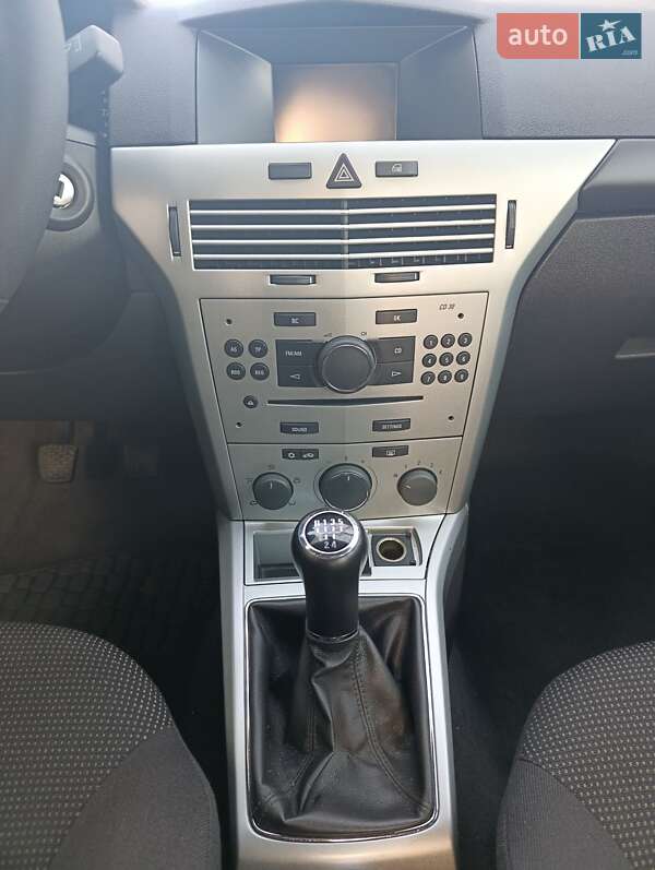 Універсал Opel Astra 2009 в Полтаві