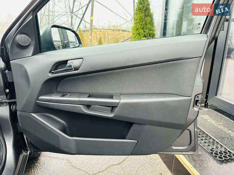 Хетчбек Opel Astra 2012 в Харкові