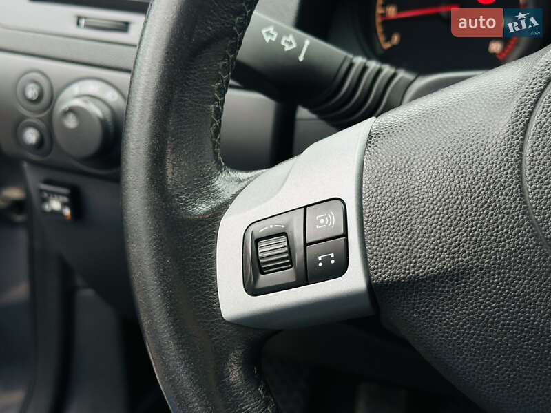 Хетчбек Opel Astra 2012 в Харкові