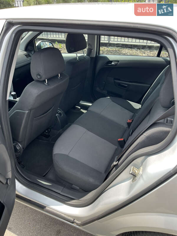 Универсал Opel Astra 2011 в Крюковщине