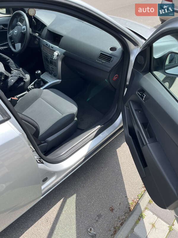 Универсал Opel Astra 2011 в Крюковщине