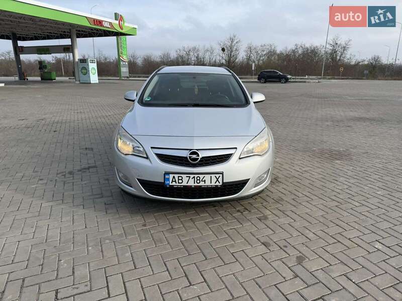 Opel Astra 2011