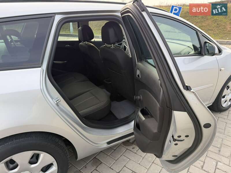 Универсал Opel Astra 2011 в Браиловом