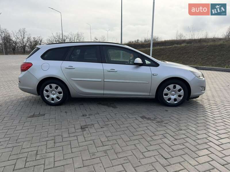 Универсал Opel Astra 2011 в Браиловом