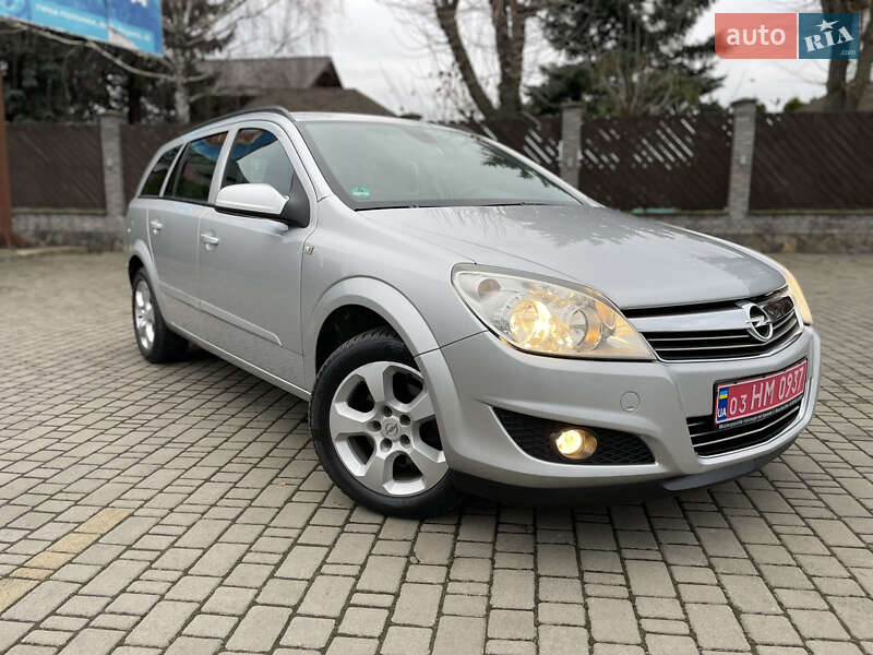 Універсал Opel Astra 2009 в Луцьку