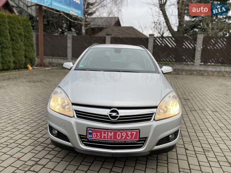 Універсал Opel Astra 2009 в Луцьку