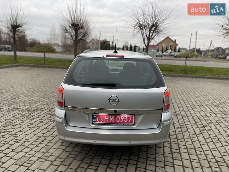 Універсал Opel Astra 2009 в Луцьку