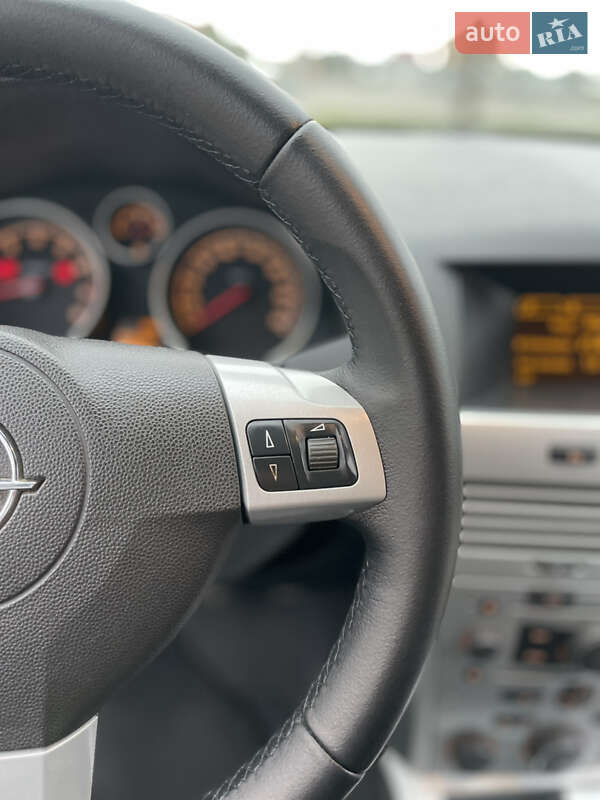 Універсал Opel Astra 2009 в Луцьку