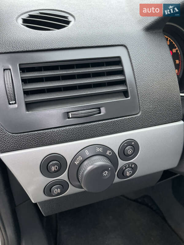 Універсал Opel Astra 2009 в Луцьку