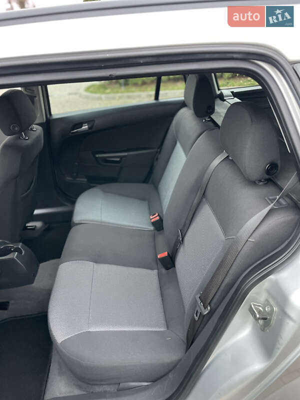 Універсал Opel Astra 2009 в Луцьку