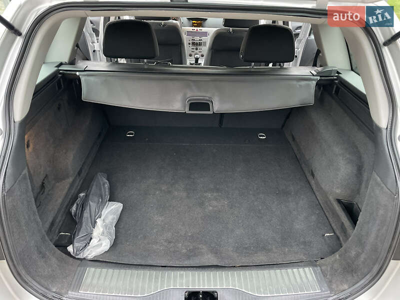 Універсал Opel Astra 2009 в Луцьку