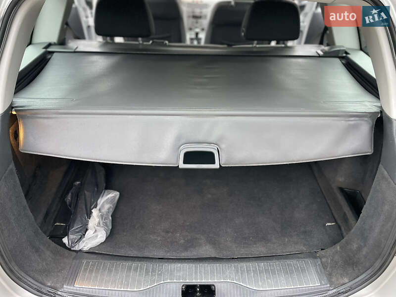 Універсал Opel Astra 2009 в Луцьку