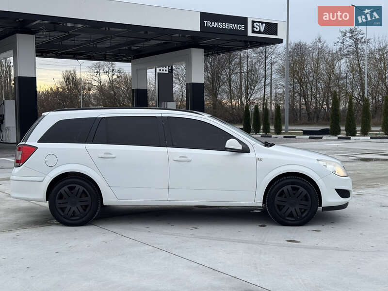 Универсал Opel Astra 2009 в Звягеле