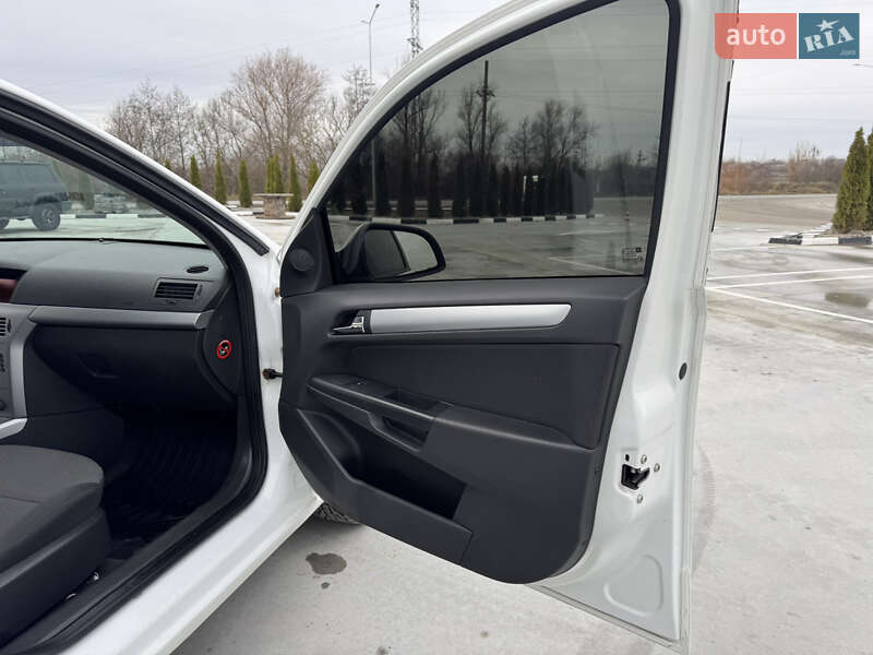 Универсал Opel Astra 2009 в Звягеле