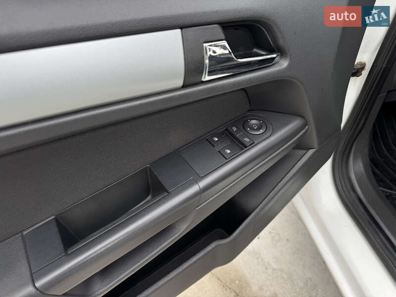 Универсал Opel Astra 2009 в Звягеле