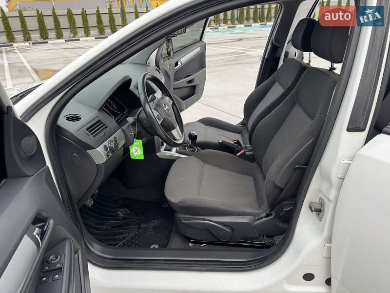 Универсал Opel Astra 2009 в Звягеле