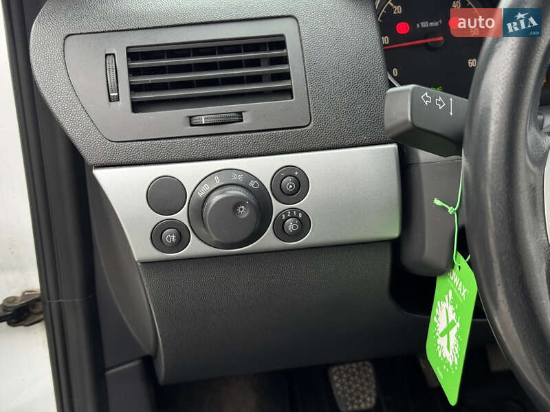 Универсал Opel Astra 2009 в Звягеле