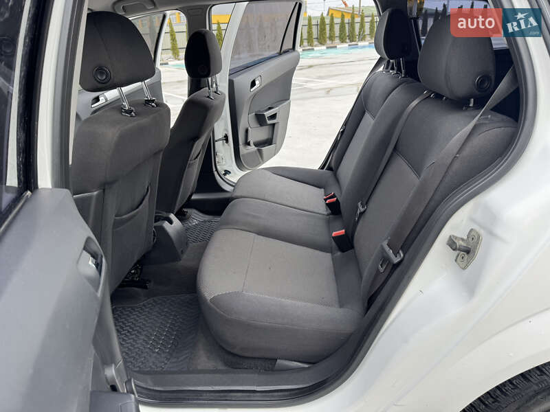 Универсал Opel Astra 2009 в Звягеле