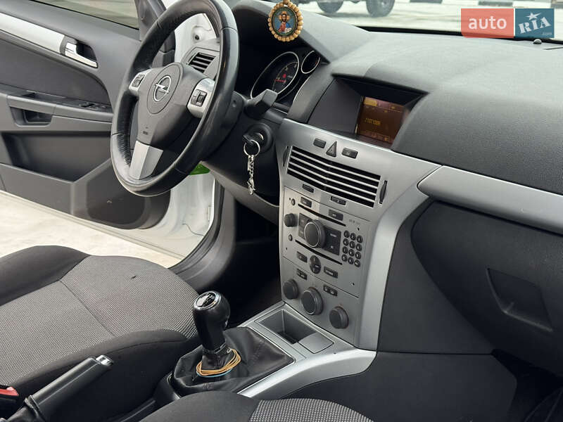 Универсал Opel Astra 2009 в Звягеле