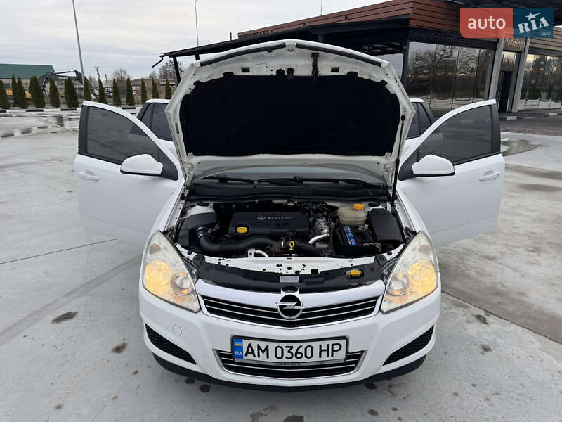 Универсал Opel Astra 2009 в Звягеле