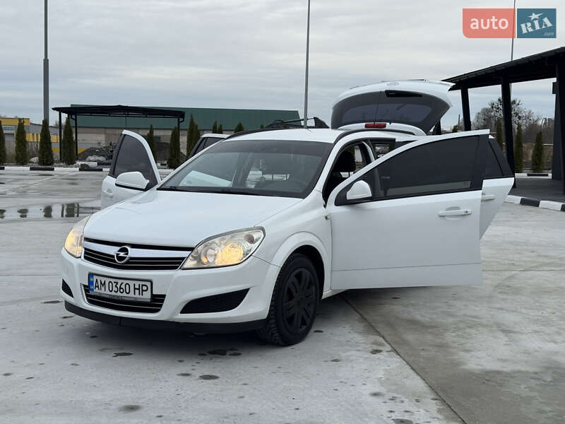 Универсал Opel Astra 2009 в Звягеле