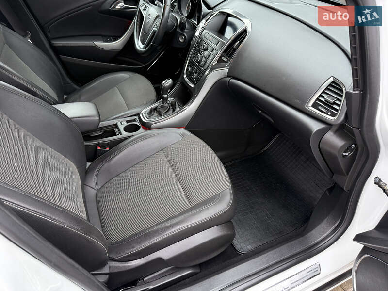 Універсал Opel Astra 2011 в Звенигородці