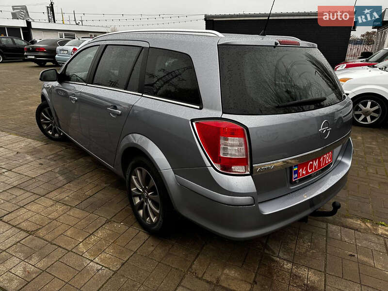 Универсал Opel Astra 2010 в Днепре