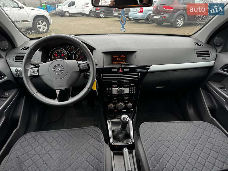 Универсал Opel Astra 2010 в Днепре