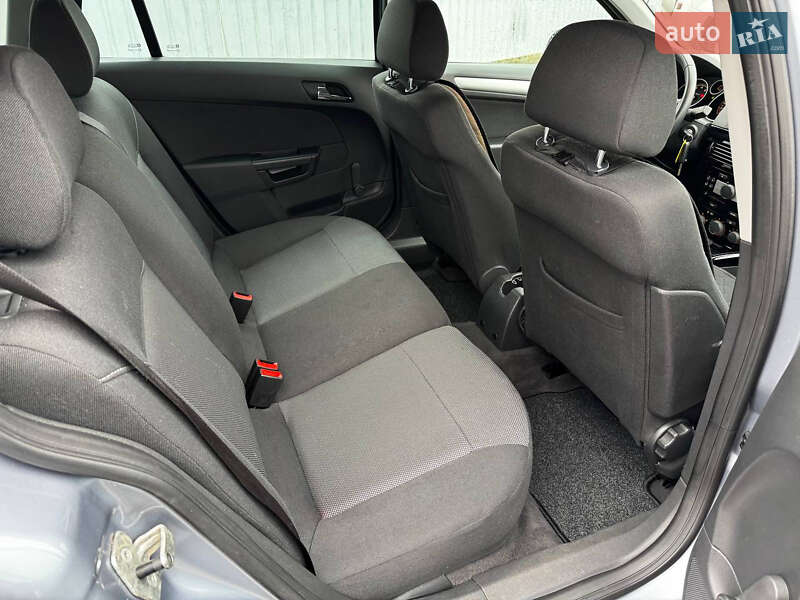 Универсал Opel Astra 2010 в Днепре