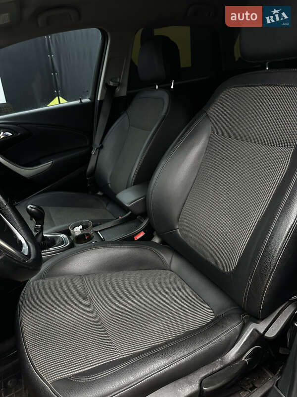 Універсал Opel Astra 2011 в Львові