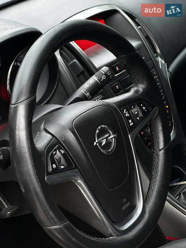 Універсал Opel Astra 2011 в Львові